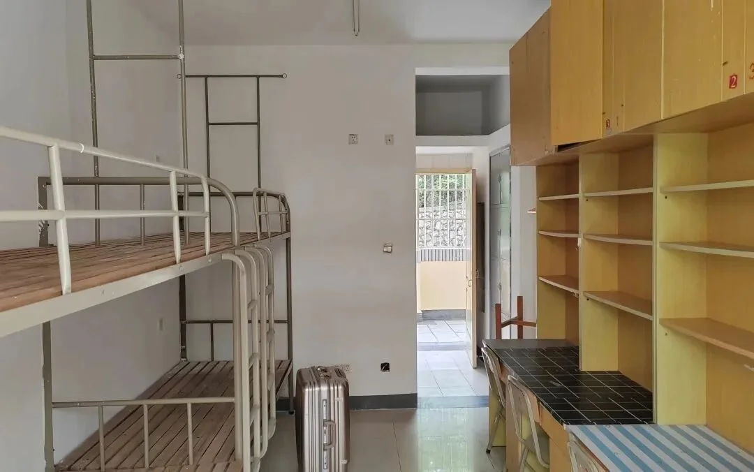上下铺房间实景，2025 年学生经验图片