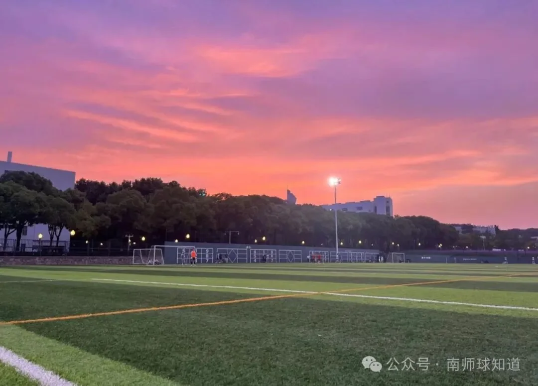 田径场晚霞，2025 年学生经验图片