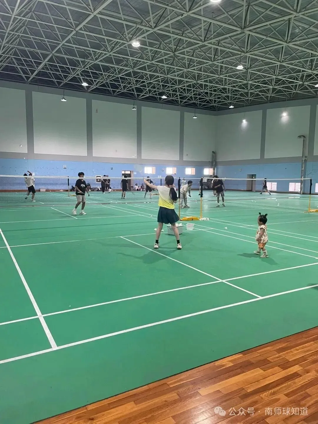 室内羽毛球场，2025 年学生经验图片