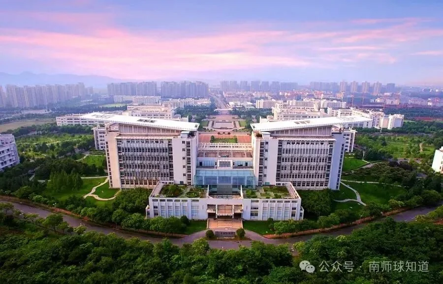 仙林图书馆实景，2025 年学生经验图片