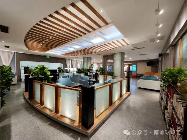 图书馆服务台，2025 年学生经验图片