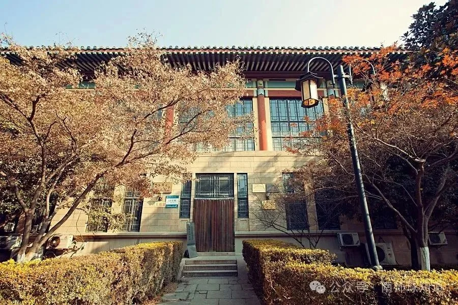 校园教学楼实景，2025 年历史资料图片